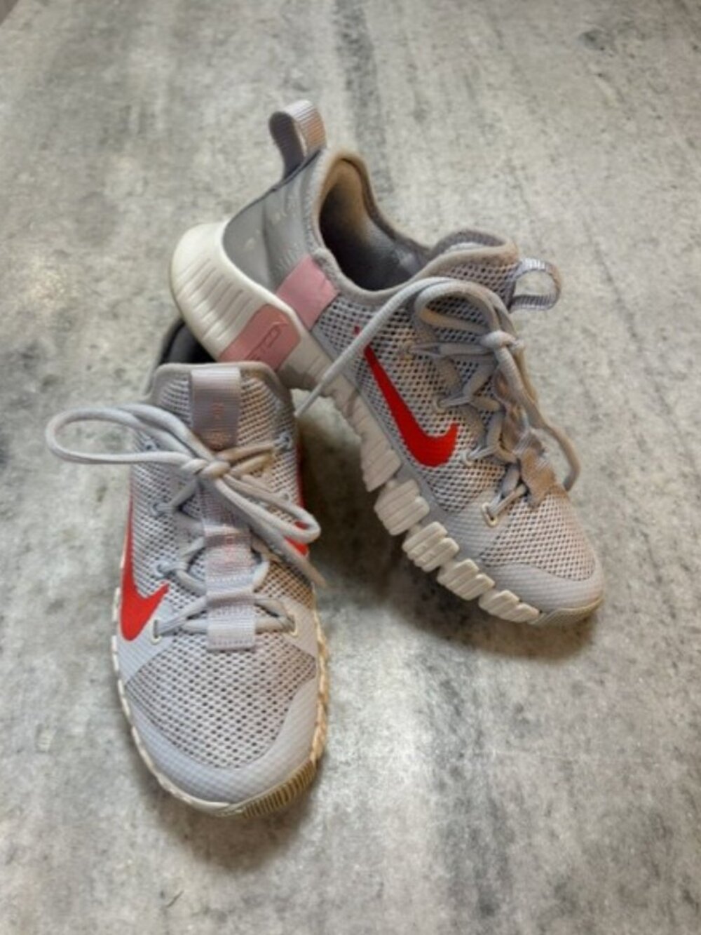 NIKE Free Metcon 3 Grey & Bright Crimson Athletic Women’s Sneaker Size 8